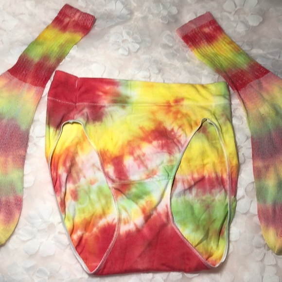 Rasta color festival booty shorts & sock set - Picture 3 of 6